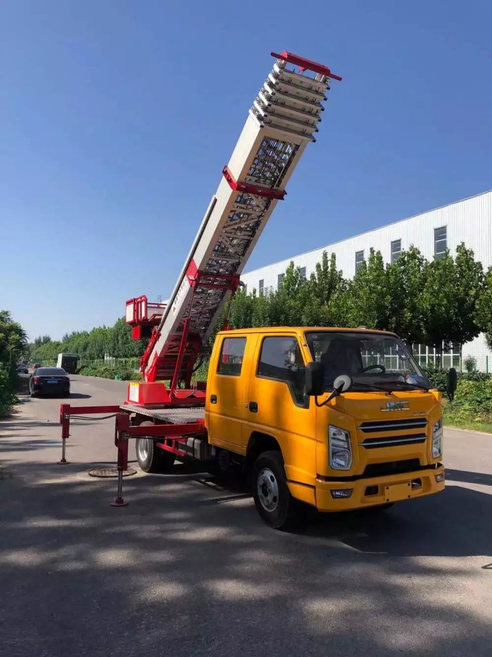 永修县附近的云梯车出租服务：轻松解决高空作业需求